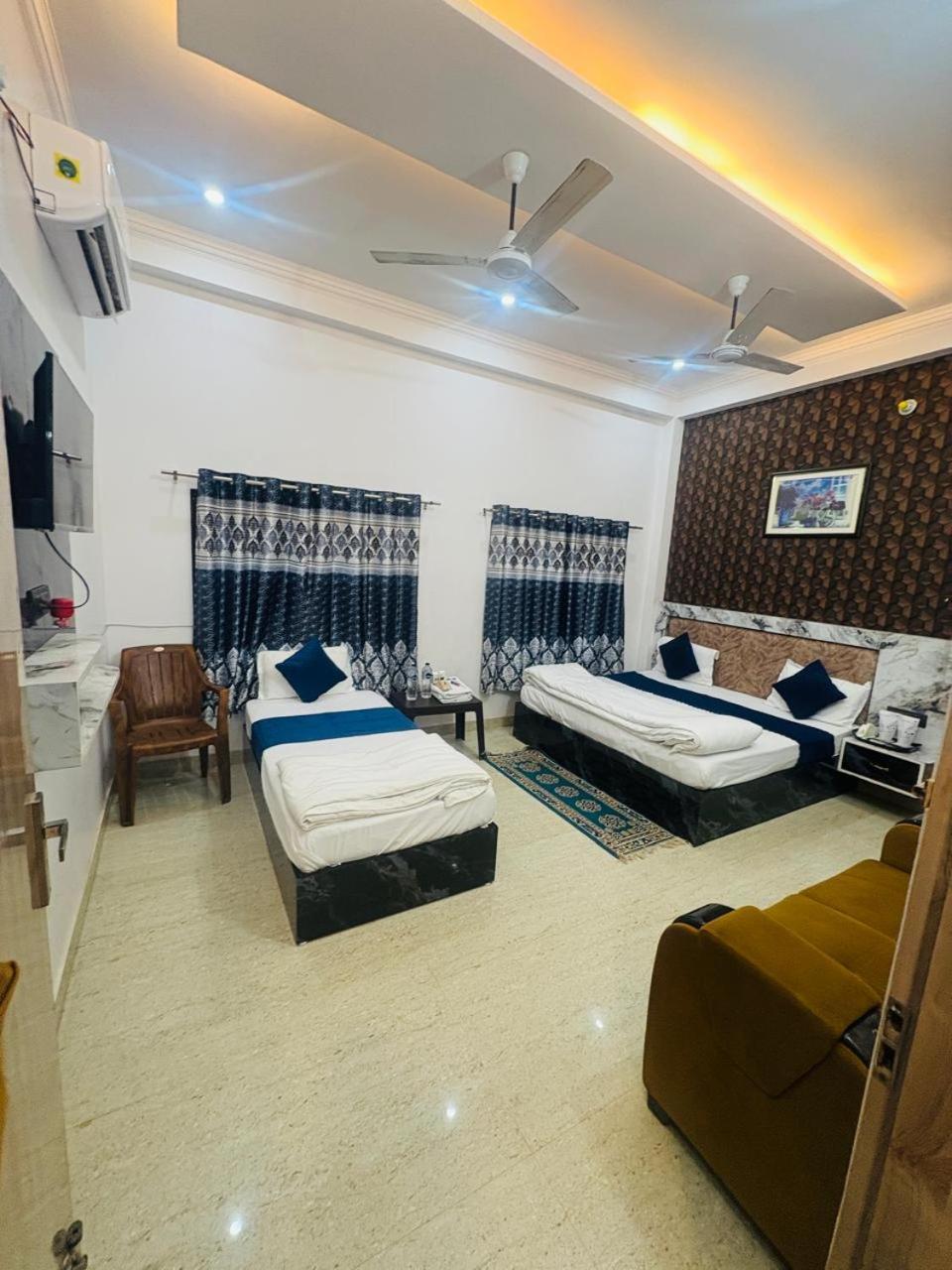Shri Radhe Radhe Guest House In-Front Of Ram Janam Bhumi Main Gate Fully Ac All Rooms Ayodhya Exterior photo